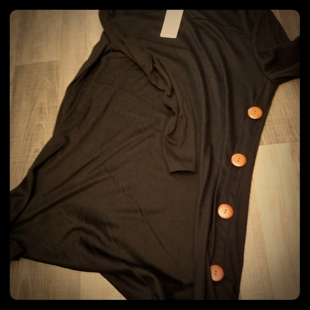 Black Fall Side Button Top 2x